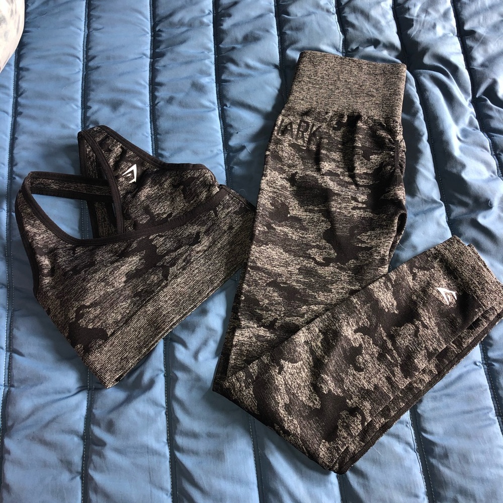 👉 Gymshark black/gray Sports Bra in like new condition 💪 - Picture 2 of 2